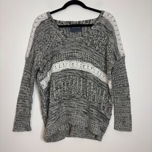 Paper Crane Sweater M Gray‎ White Crochet Detail Knit Long Sleeve Pullover